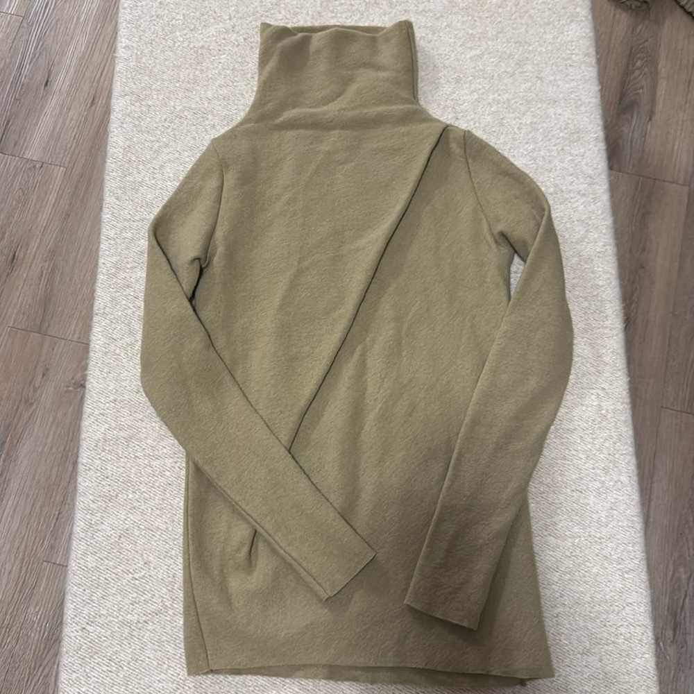 100% wool Ann Demeulemeester turtleneck sweater
